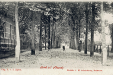 6800 Gezicht in de Nieuwe Weg te Abcoude (gemeente Abcoude-Baambrugge), uit het oosten.